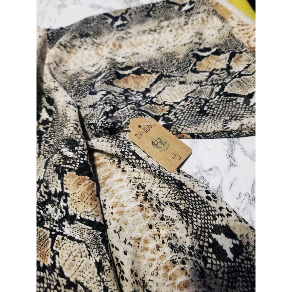 💘 NWT Boutique Snakeskin Print Blouse - Picture 2 of 2